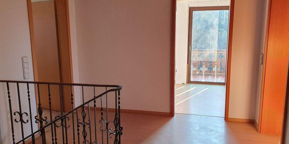 * ALLEIN-LAGE und NATUR-PUR * -- Einfamilienhaus am Ortsrand 6 zimmer