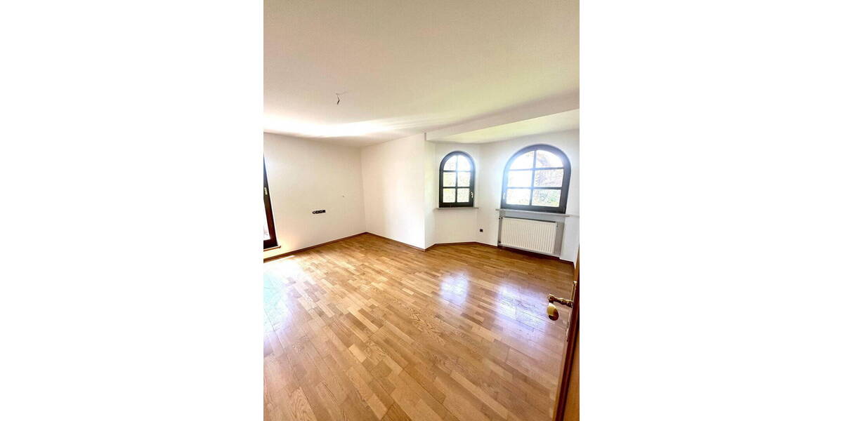 Einfamilienhaus Coburg - 7 Zimmer, 200 m&sup2;, 1.800&euro; | Angebot:26542410