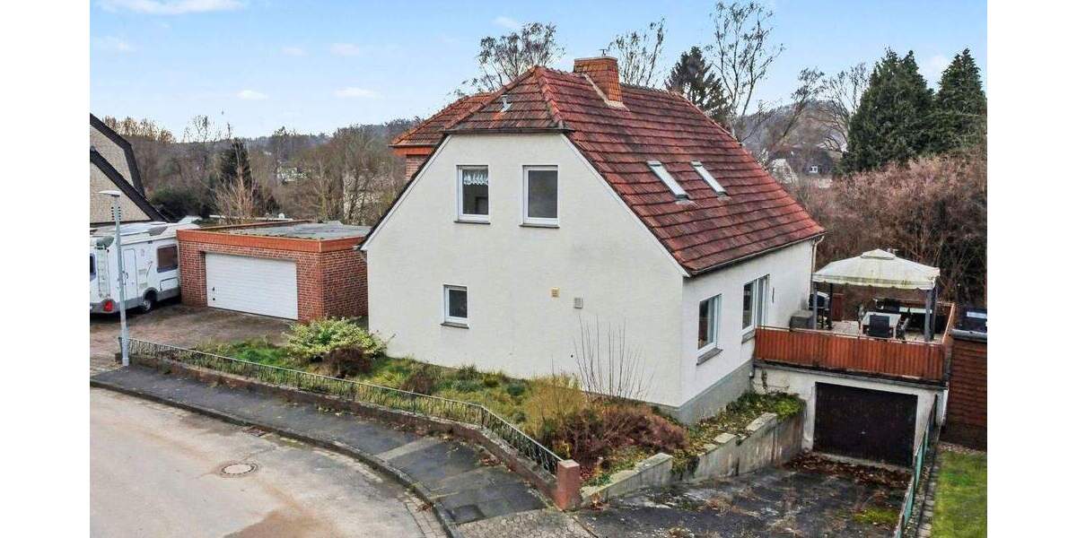 Viel Platz in Oetinghausen: begehrtes Zweifamilienhaus mit Doppelgarage 6 zimmer