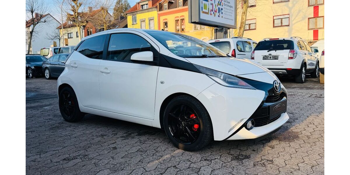 Toyota Aygo (X) 122.000 km 6.900 &euro; Saarbrücken 66115