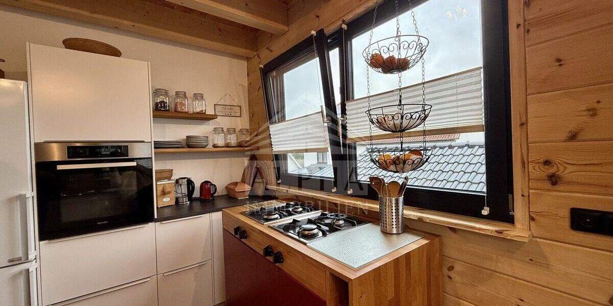 *VERKAUFT* Modernes Blockhaus-Idyllisch gelegene Doppelhaushälfte mit Büroräumen & Traumgarten 6 zimmer