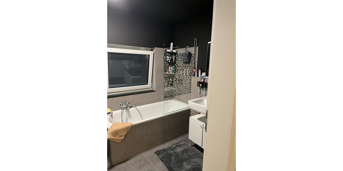 Etagenwohnung Wiesbaden Südost - 5 Zimmer, 130 m&sup2;, 2.200&euro; | Angebot:25756782