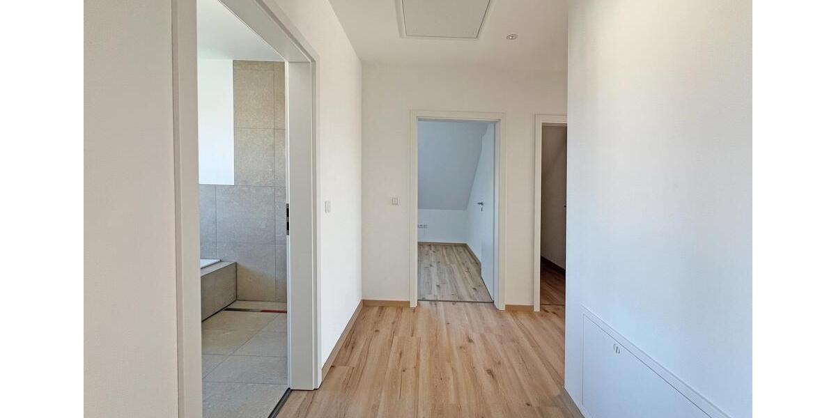 Dachgeschoßwohnung Neumarkt in der Oberpfalz Altenhof - 3 Zimmer, 84 m&sup2;, 1.150&euro; | Angebot:26350214