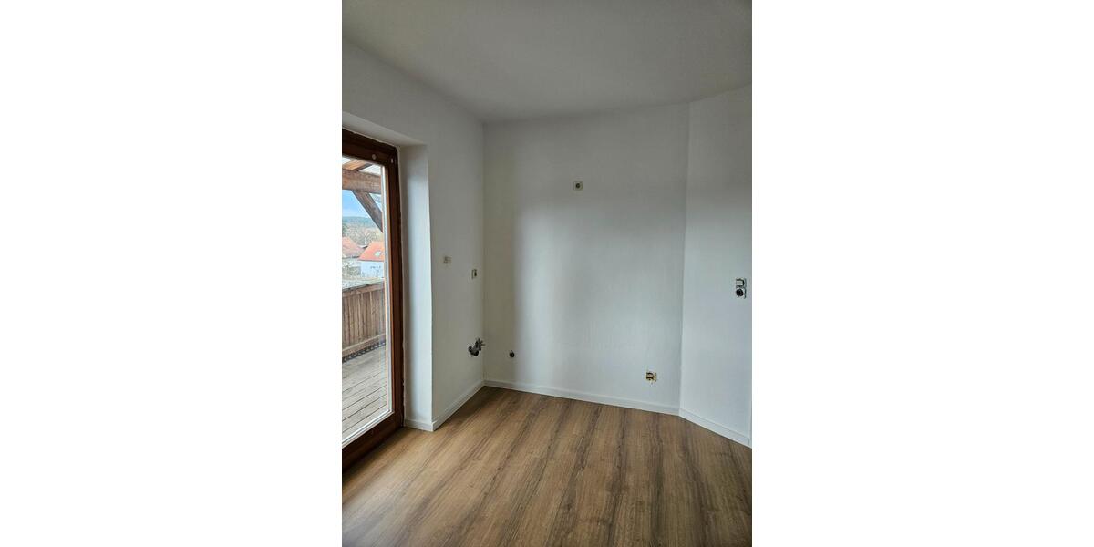 Dachgeschoßwohnung Regenstauf - 3 Zimmer, 92 m&sup2;, 900&euro; | Angebot:26033511