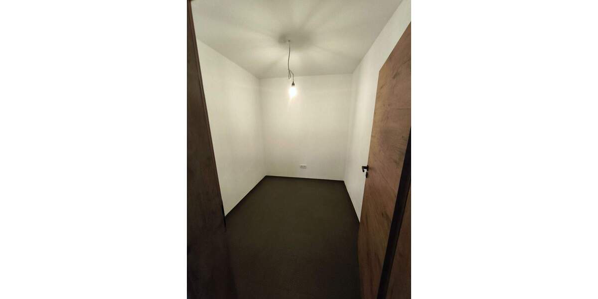 Einfamilienhaus Igensdorf Pettensiedel - 1 Zimmer, 240 m&sup2;, 2.200&euro; | Angebot:25140505