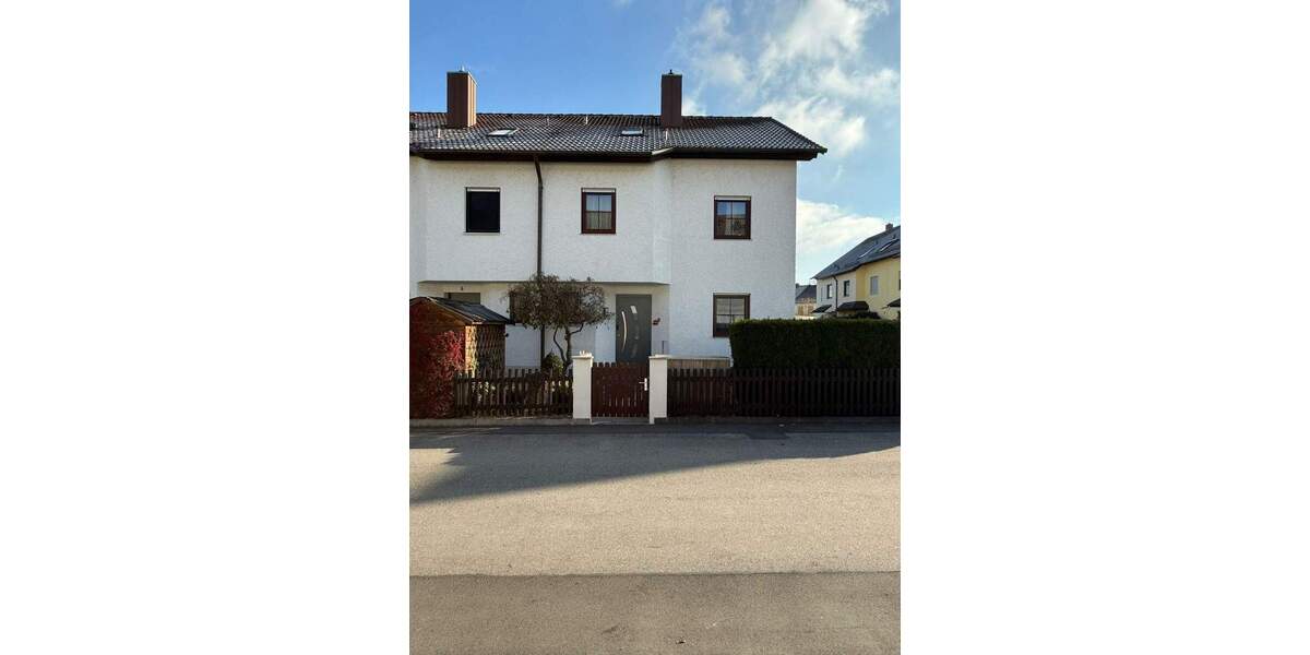 Großzügiges Reihenendhaus mit Dachstudio, schön angelegtem Außenbereich und optimaler Raumaufteilung 5 zimmer