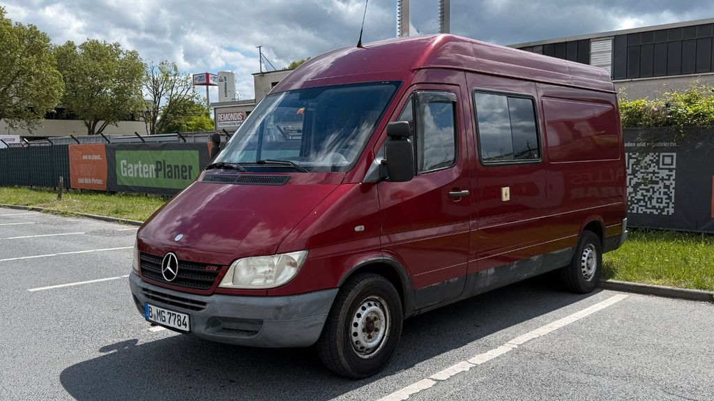 Mercedes-Benz Sprinter 271.850 km 12.000 &euro; Berlin 12053