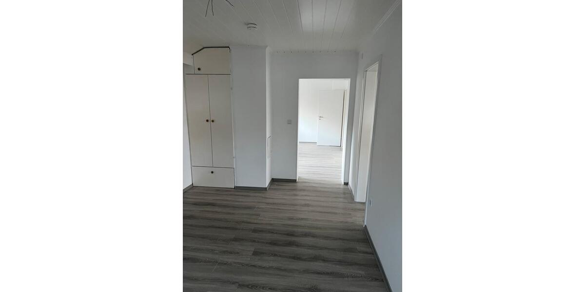 Dachgeschoßwohnung Mühlacker - 3 Zimmer, 90 m&sup2;, 1.200&euro; | Angebot:26612905