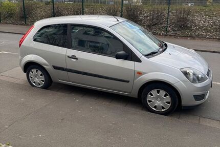 Ford Fiesta 76.300 km 2.200 &euro; Rüsselsheim 65428