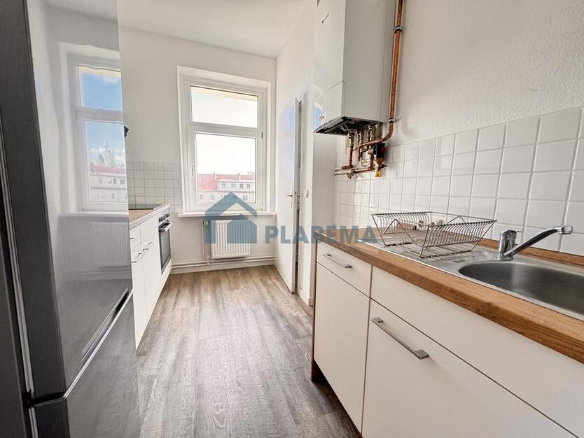 *Preissenkung* 3 Zimmer mit EBK - ideal als 2-er WG geeignet zimmer