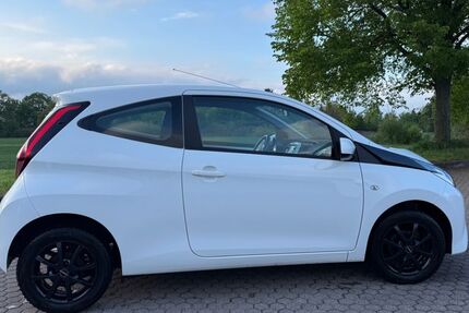 Toyota Aygo (X) 63.742 km 10.975 &euro; Ohrdruf 99885