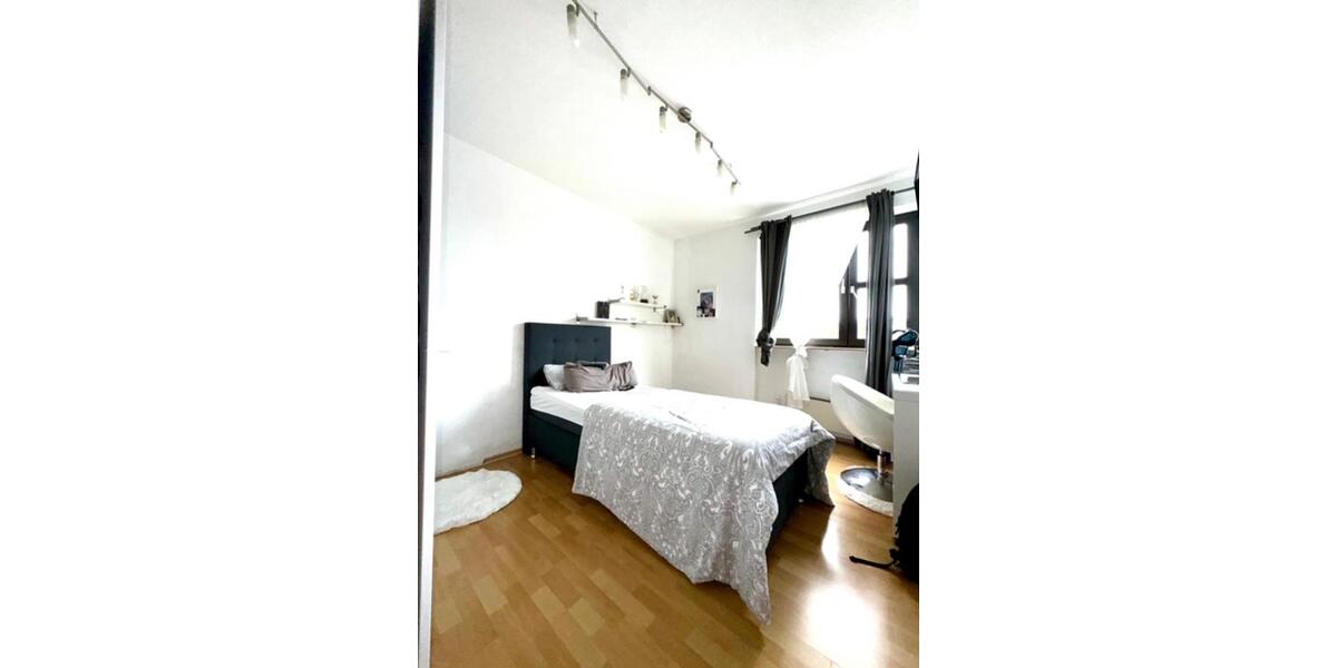 Etagenwohnung Wiesbaden Mainz-Amöneburg - 4 Zimmer, 110 m&sup2;, 1.700&euro; | Angebot:25950870