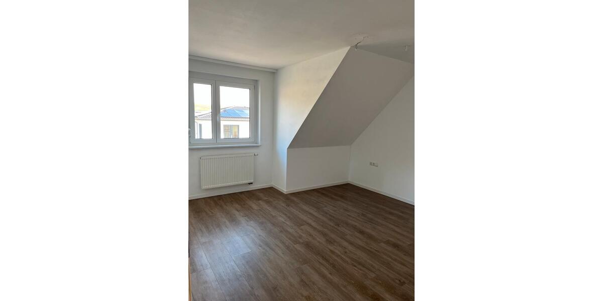 Dachgeschoßwohnung Bretzfeld - 3 Zimmer, 92 m&sup2;, 950&euro; | Angebot:25989288