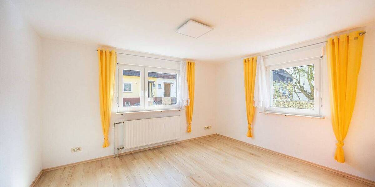 Mehrfamilienhaus, Wohnhaus Vaihingen an der Enz Kleinglattbach - 7 Zimmer, 166 m&sup2;, 599.000&euro; | Angebot:26345662