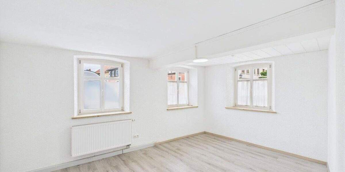 Einfamilienhaus Baunach - 9 Zimmer, 280 m&sup2;, 2.150&euro; | Angebot:26675744
