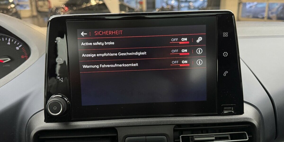 Peugeot Rifter Rollstuhlumbau Allure HDi 130 EAT CarPlay 26.800 km 27.220 &euro; Lich 35423