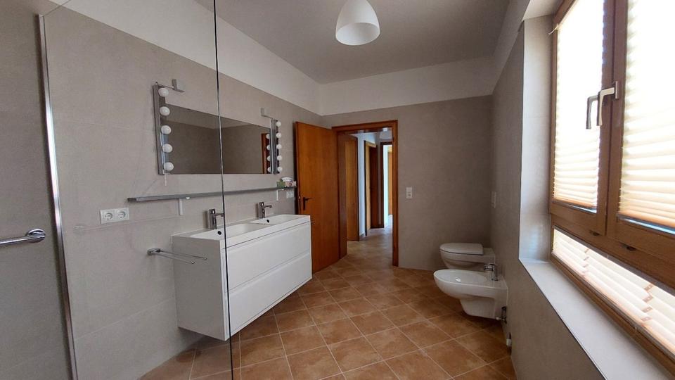 Erdgeschoßwohnung Bornheim - 3 Zimmer, 120 m&sup2;, 1.200&euro; | Angebot:25499344