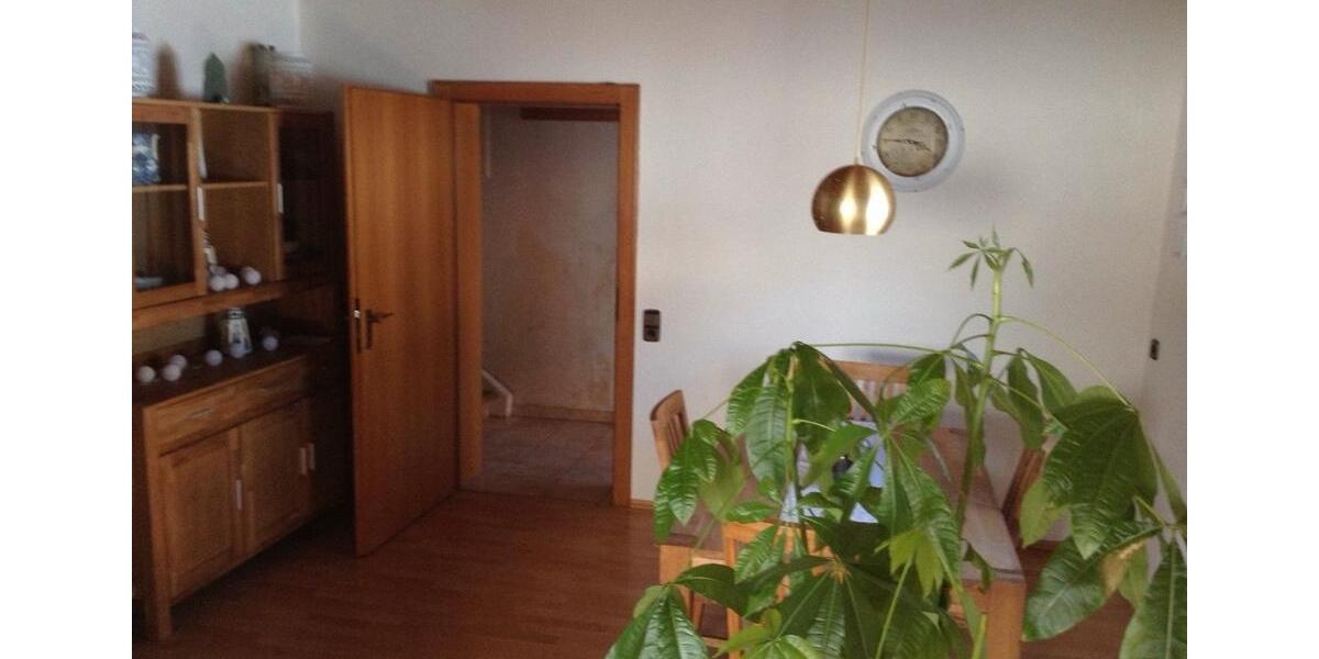Einfamilienhaus Haßloch - 8 Zimmer, 180 m&sup2;, 280.000&euro; | Angebot:23163896