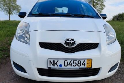 Toyota Yaris 189.000 km 2.100 &euro; Illingen 66557