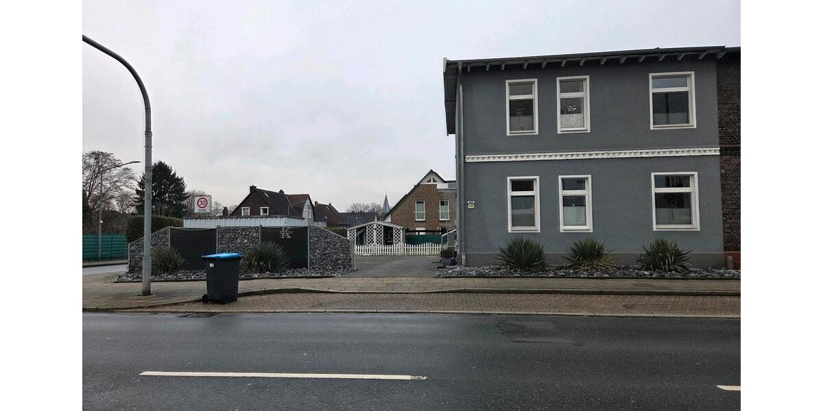 Doppelhaushälfte mit 6,5 Zimmer und 649 qm Grundstück 6.5 zimmer