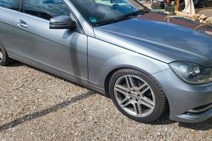 Mercedes-Benz 220 193.000 km 5.800 &euro; Moringen 37186