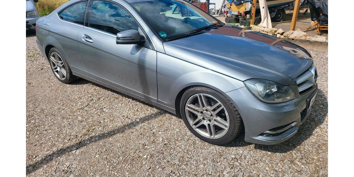 Mercedes-Benz 220 193.000 km 5.800 &euro; Moringen 37186