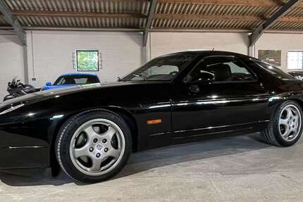 Porsche 928