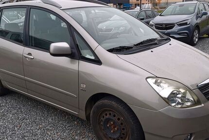Toyota Corolla Verso 178.000 km 2.800 € Wörth a.d.Donau 93086