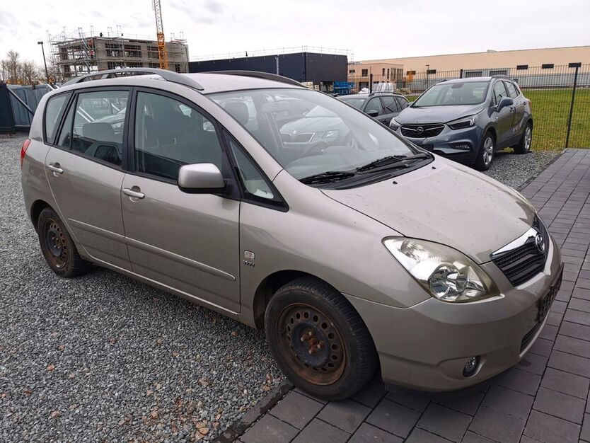 Toyota Corolla Verso 178.000 km 2.800 € Wörth a.d.Donau 93086