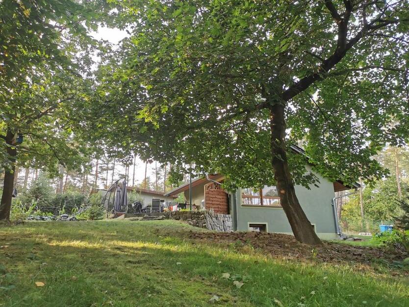 Traumhaftes Grundstück am See mit modernem Bungalow