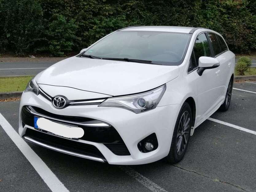 Toyota Avensis 83.500 km 16.500 € Pirna 01796