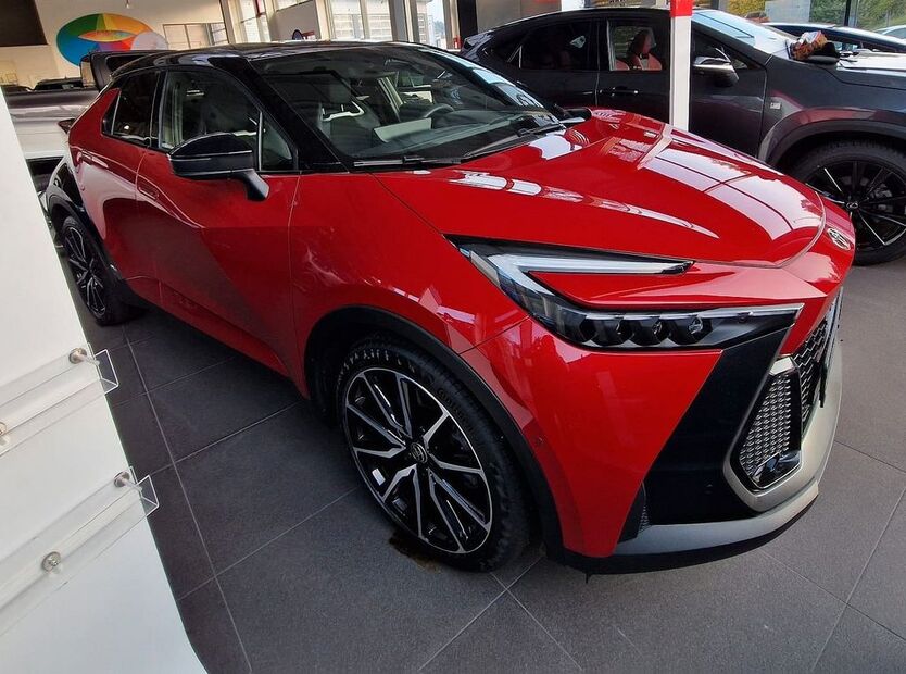 Toyota C-HR 13.112 km 31.050 € Oberhausen 46045