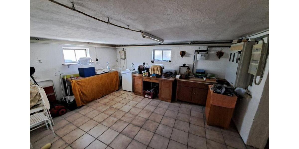 Einfamilienhaus mit Garten + Garage 575m^2 ZU VERMIETEN! 5 zimmer