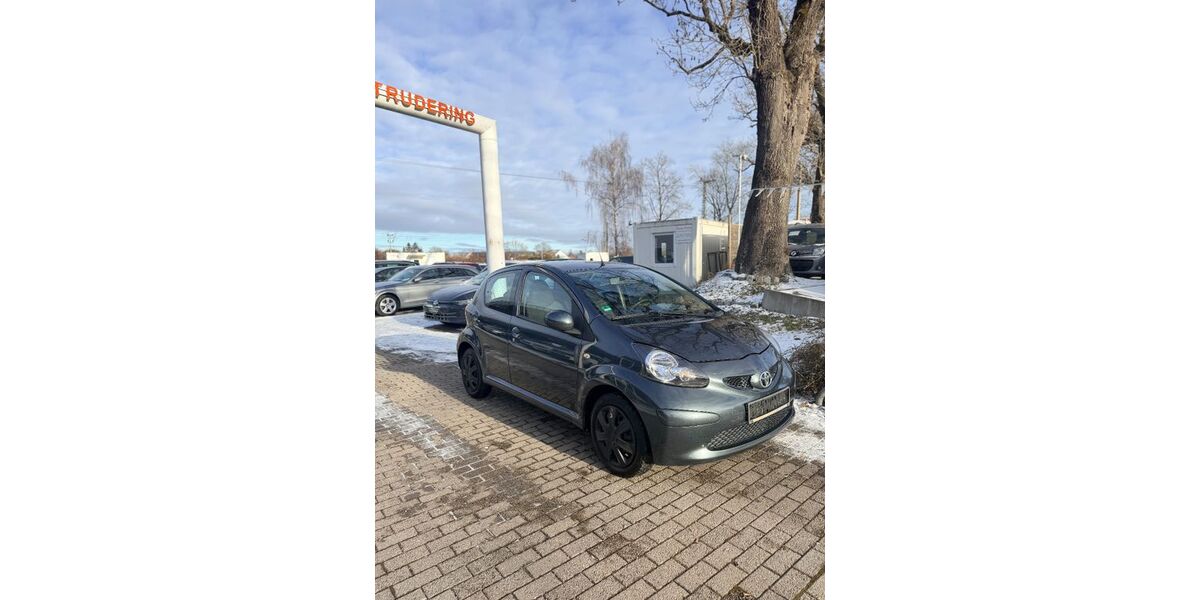 Toyota Aygo (X) 138.000 km 1.850 &euro; München 81825