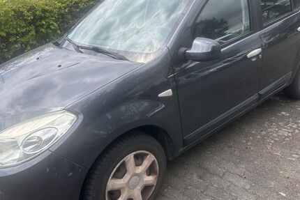 Dacia Sandero 238.000 km 1.290 € Hanau 63452