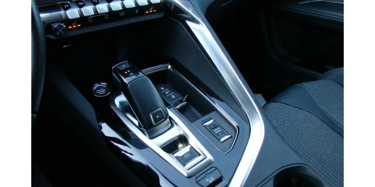 Peugeot 5008 1.2 PureTech130 Allure Pack 7-Sitzer 2WD LED 54.980 km 23.980 &euro; Falkensee 14612