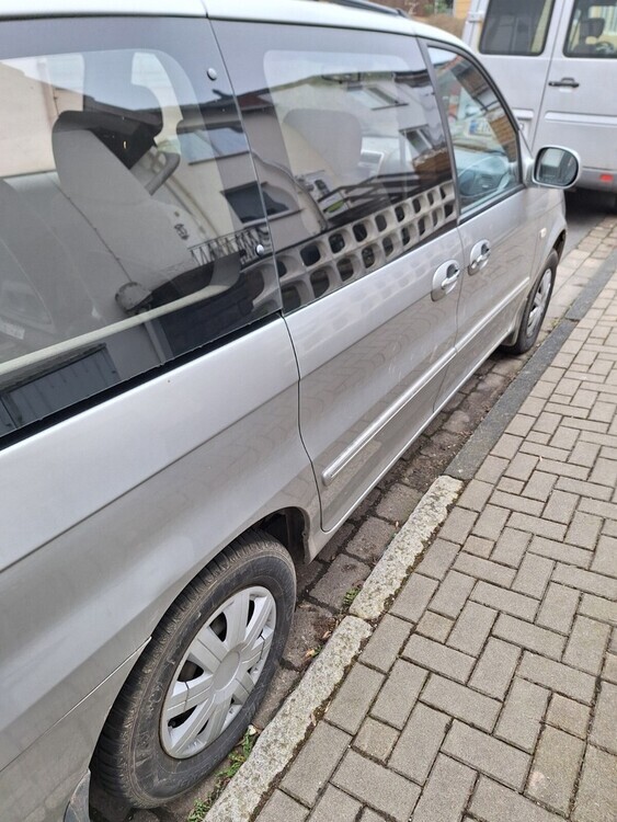 Kia Carnival 235.000 km 2.500 € Dassel 37586