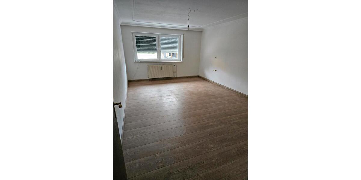 Erdgeschoßwohnung Dingolfing - 3.5 Zimmer, 97 m&sup2;, 1.300&euro; | Angebot:26036593