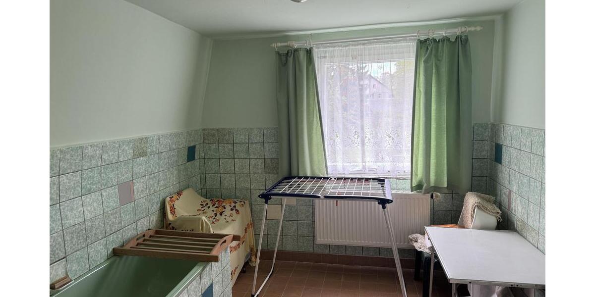 Einfamilienhaus mit großem Grundstück und Doppelgarage in ruhiger Lage! - Einfamilienhaus Hainichen | Angebot:27085381