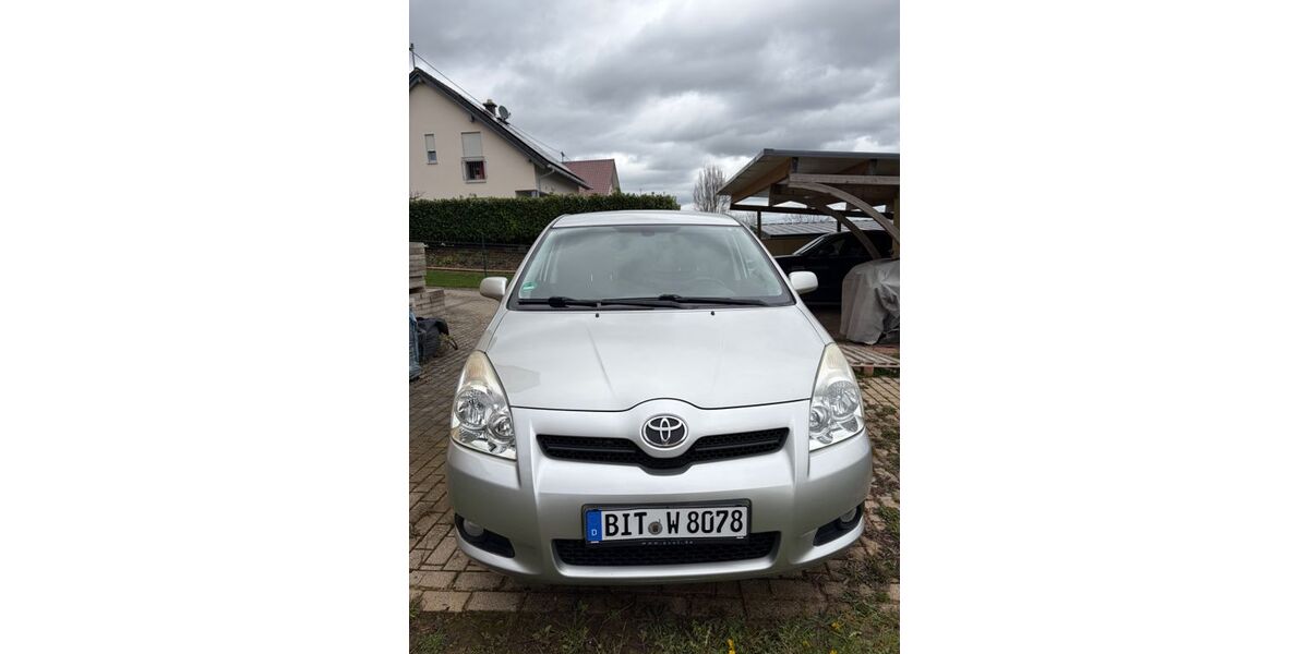 Toyota Corolla Verso 124.483 km 4.100 &euro; Röhl 54363