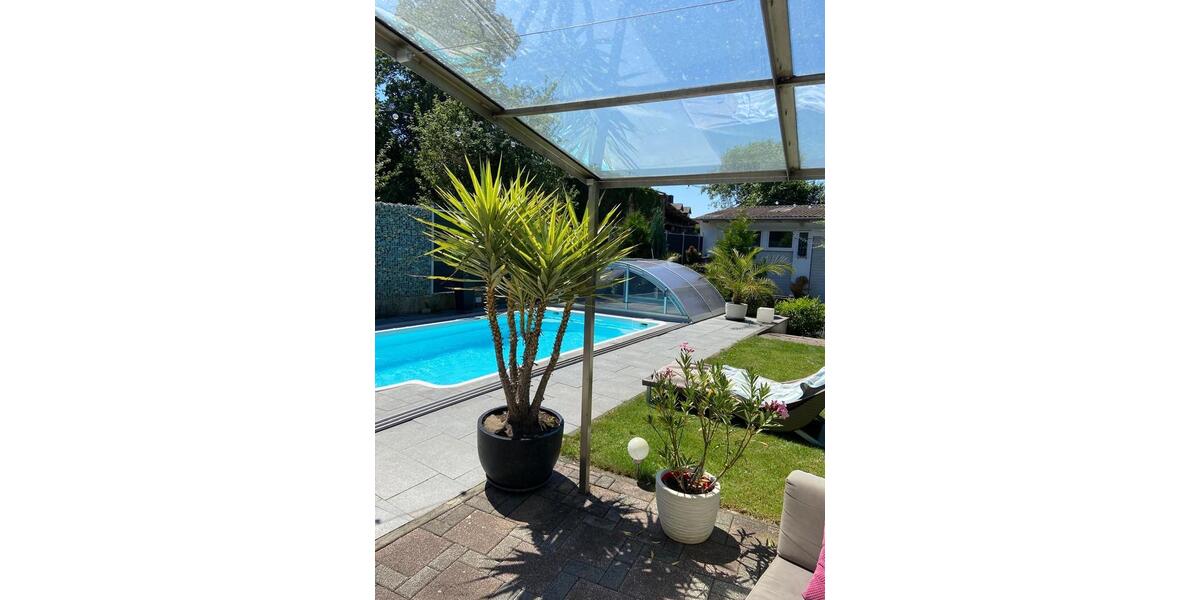 Großzügiger Haushälfte mit exklusivem Pool, großem Garten & Kamin 5 zimmer