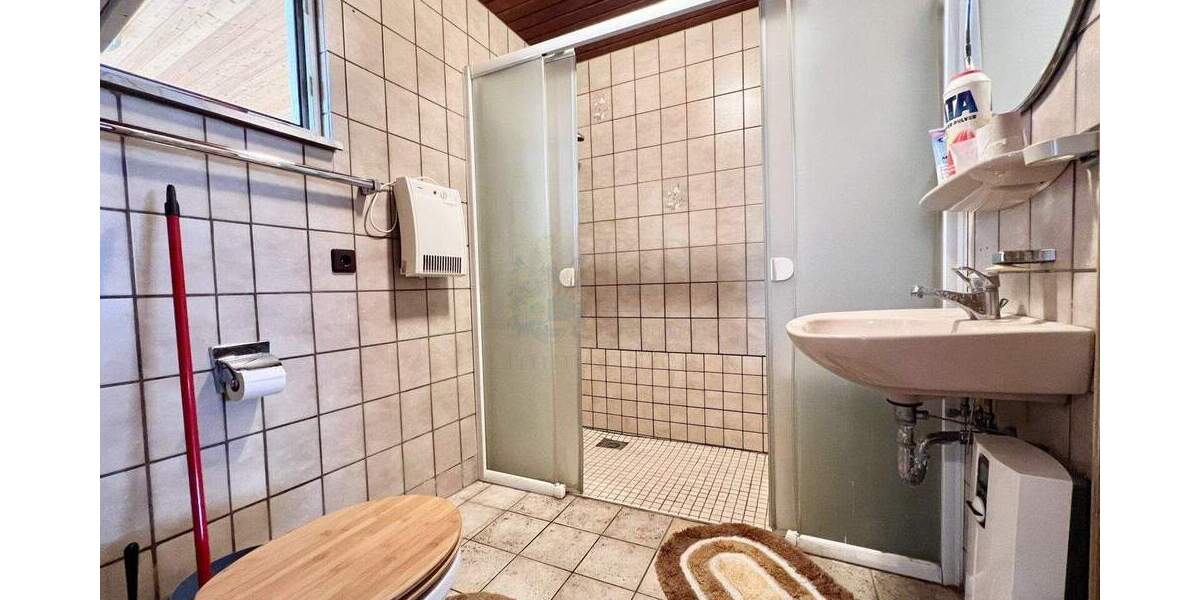 ERBENHEIM: GROSSZÜGIGES ANWESEN MIT SCHEUNE IN RUHIGER ZENTRUMSLAGE 7 zimmer