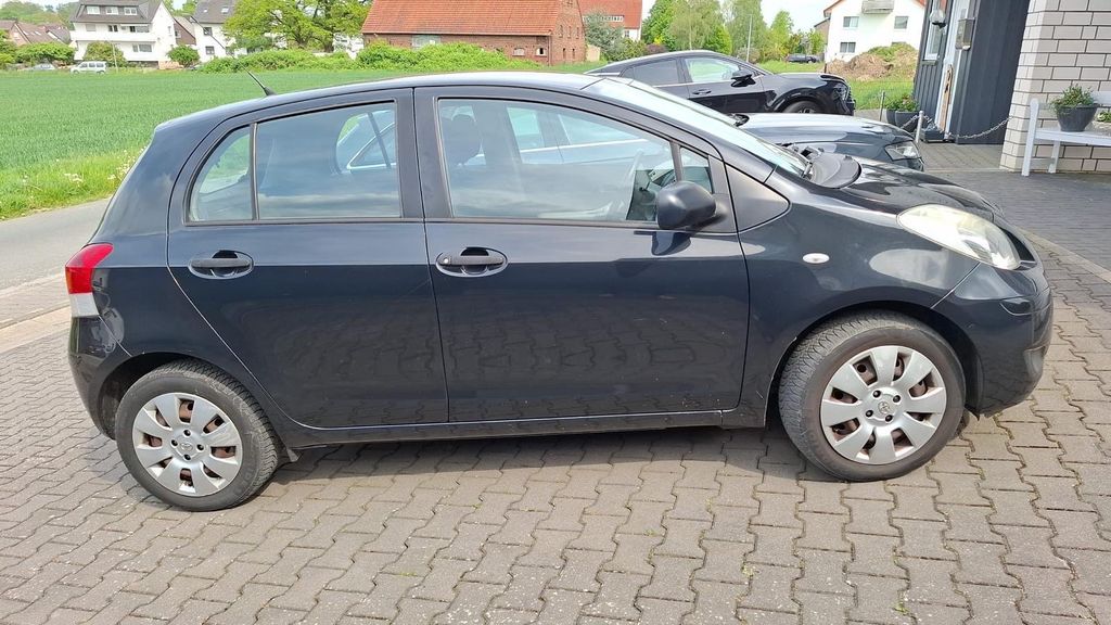 Toyota Yaris 148.000 km 4.000 &euro; Kirchlengern 32278