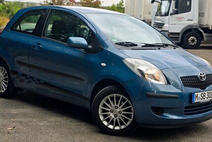 Toyota Yaris 59.200 km 6.700 € München 81539