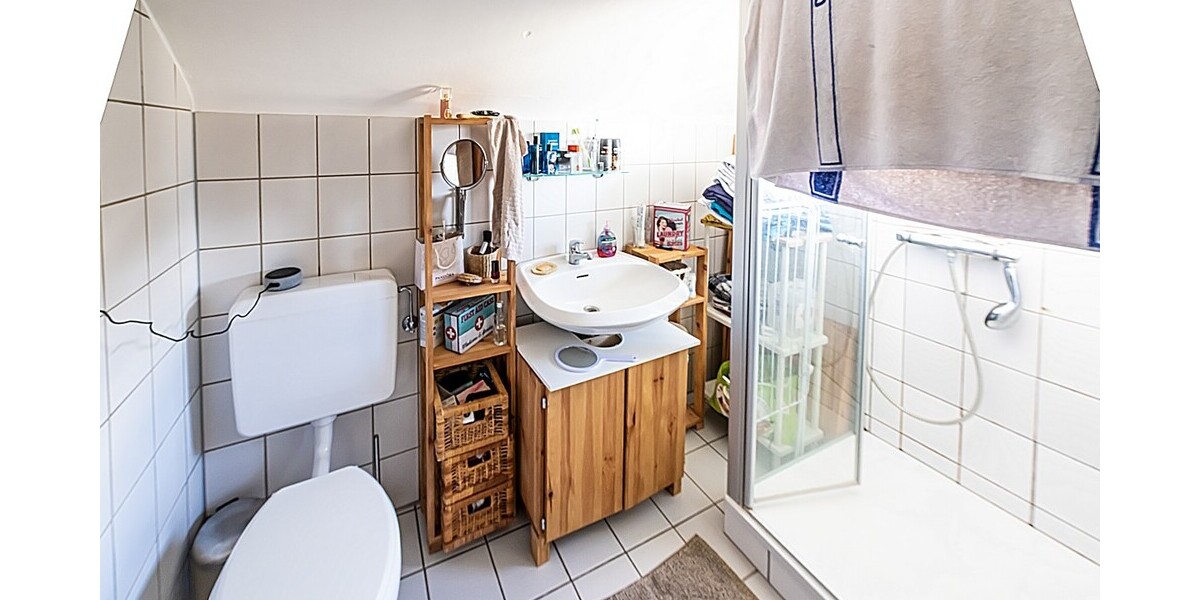 Hofheim: Sanierte Hofreite mit Gewerbefläche als Kapitalanlage im Herzen von Wallau - Einfamilienhaus Hofheim | Angebot:23779511
