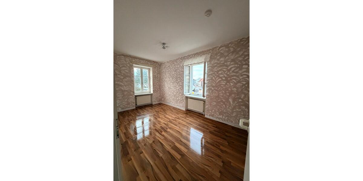 Etagenwohnung Heusweiler - 4 Zimmer, 100 m&sup2;, 1.000&euro; | Angebot:26432673