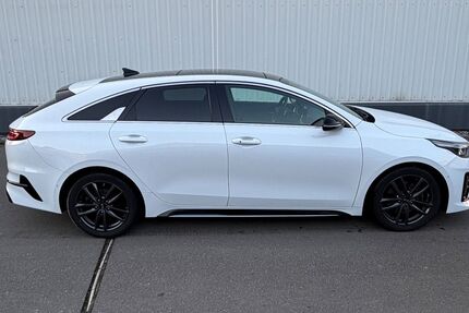 Kia pro ceed / ProCeed 62.000 km 17.400 &euro; Detmold 32758