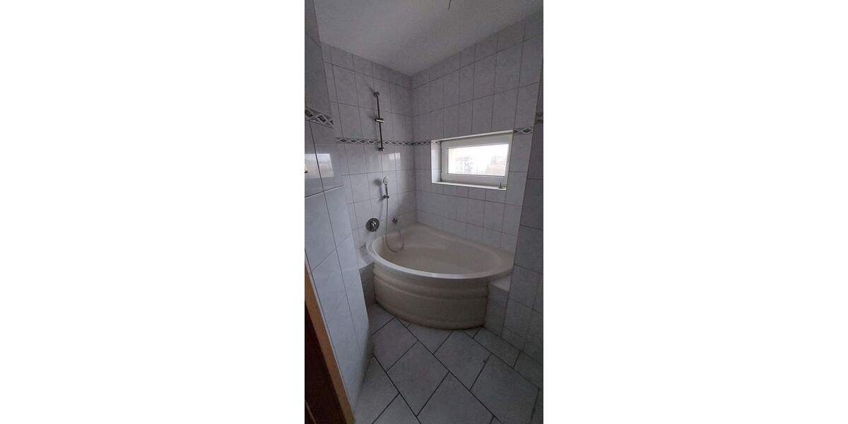 Zimmer Halle (Saale) Damaschkestraße - 3 Zimmer, 94 m&sup2;, 685&euro; | Angebot:26289958