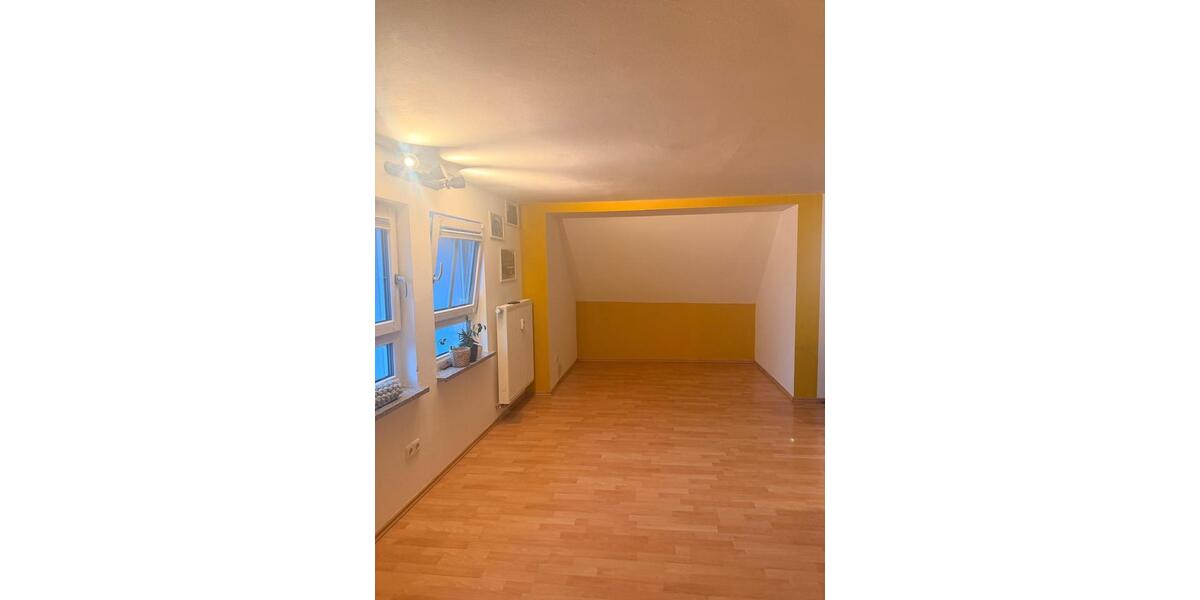 Dachgeschoßwohnung Tirschenreuth - 2 Zimmer, 65 m&sup2;, 490&euro; | Angebot:25366161