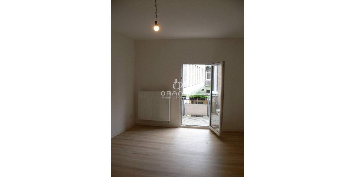 ***TOP: Erstbezug nach Sanierung :sonnige 4,5 -ZKB auf 93 QM WFL, Stadtmitte, im Hinterhaus nahe HBF 4 zimmer